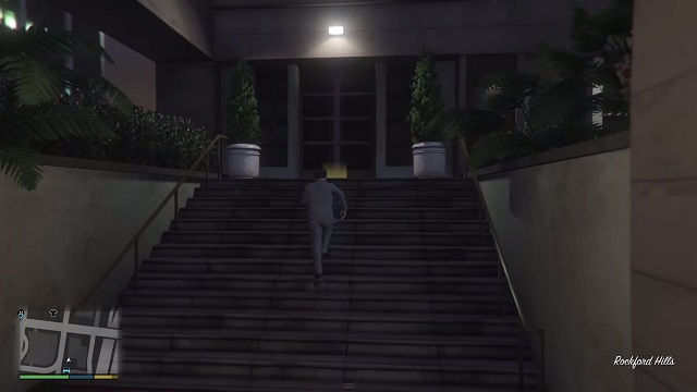 The entrance is enlightened with a yellow marker. - Letter - Murder Mystery - Grand Theft Auto V Game Guide