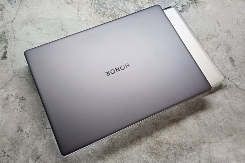 HONOR MagicBook 14 2023 и 14-дюймовый ноутбук другой компании с экраном 16:9