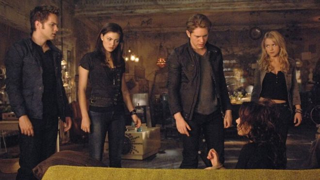 Тайный круг (сериал 2011 – 2012) Тайный круг (сериал 2011 – 2012)