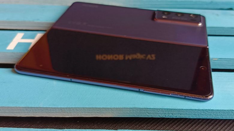 Обзор смартфона HONOR Magic V2