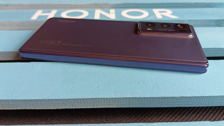 Обзор смартфона HONOR Magic V2