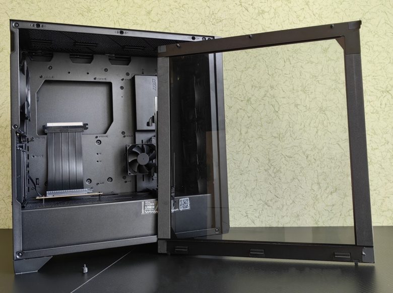 MSI MPG GUNGNIR 300P AIRFLOW