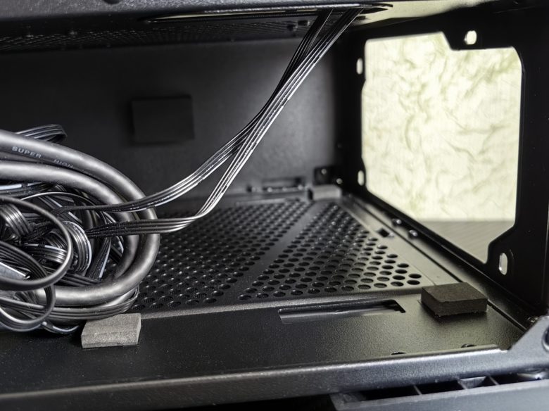 MSI MPG GUNGNIR 300P AIRFLOW