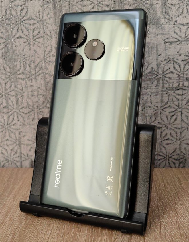 realme GT 6 realme GT 6