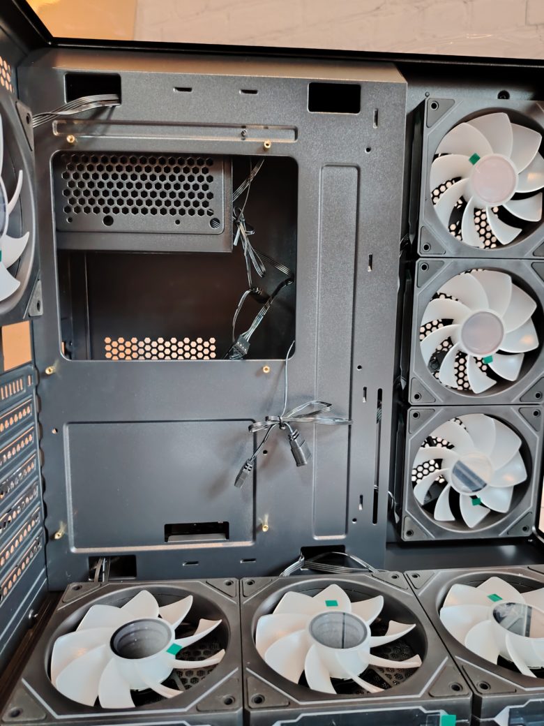 Обзор корпуса Formula V Crystal Z9 FLOE
