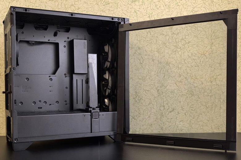 MSI MPG GUNGNIR 300R AIRFLOW