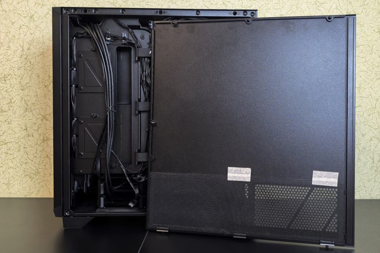 MSI MPG GUNGNIR 300R AIRFLOW