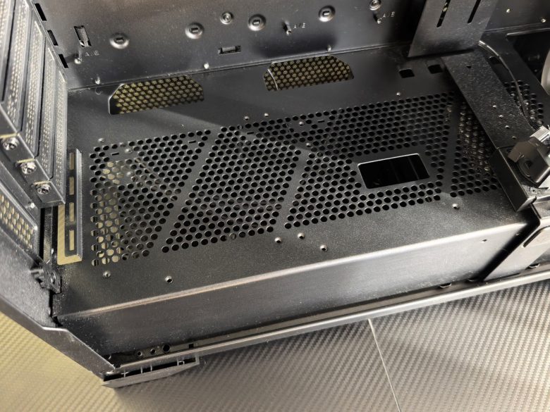 MSI MPG GUNGNIR 300R AIRFLOW
