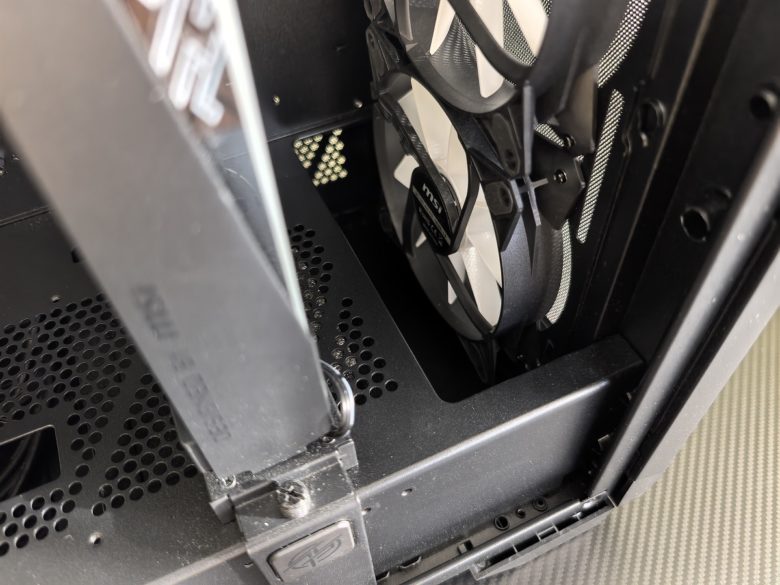 MSI MPG GUNGNIR 300R AIRFLOW