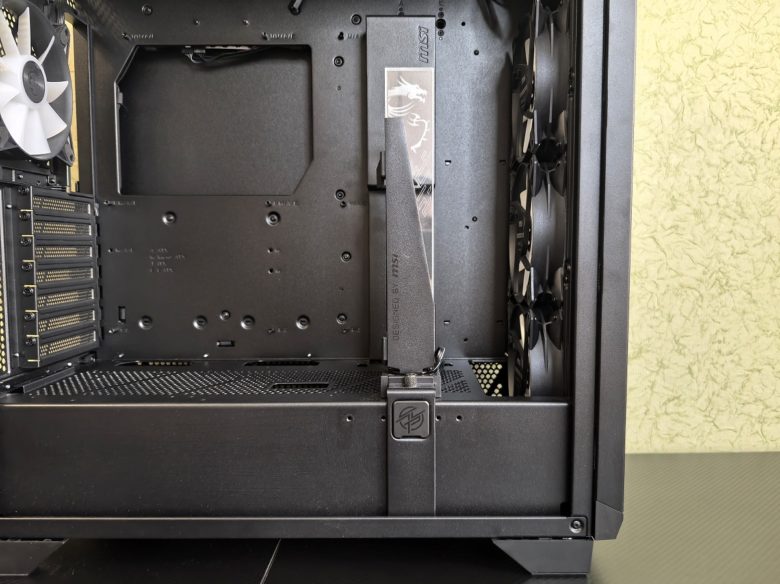 MSI MPG GUNGNIR 300R AIRFLOW