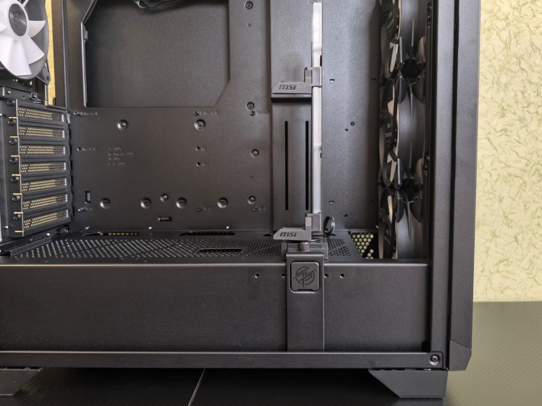 MSI MPG GUNGNIR 300R AIRFLOW