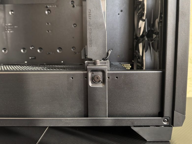 MSI MPG GUNGNIR 300R AIRFLOW