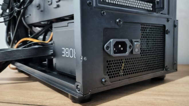 Обзор блока питания XPG Probe 700 Bronze