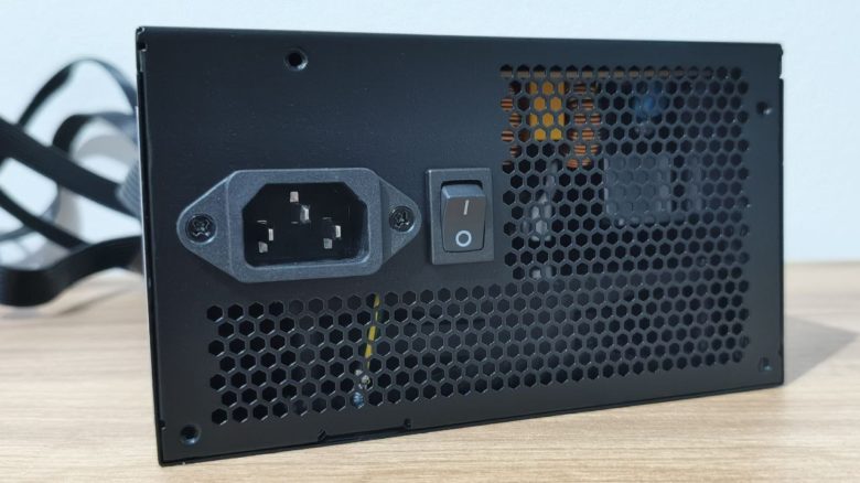 Обзор блока питания XPG Probe 700 Bronze