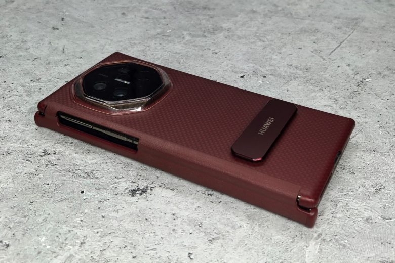 HUAWEI Mate XT ULTIMATE DESIGN