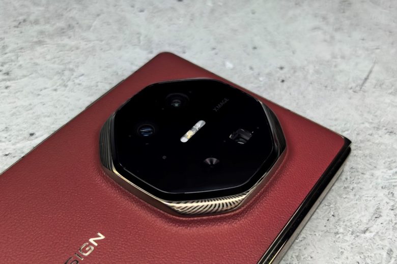 HUAWEI Mate XT ULTIMATE DESIGN