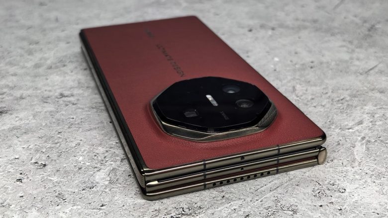 HUAWEI Mate XT ULTIMATE DESIGN