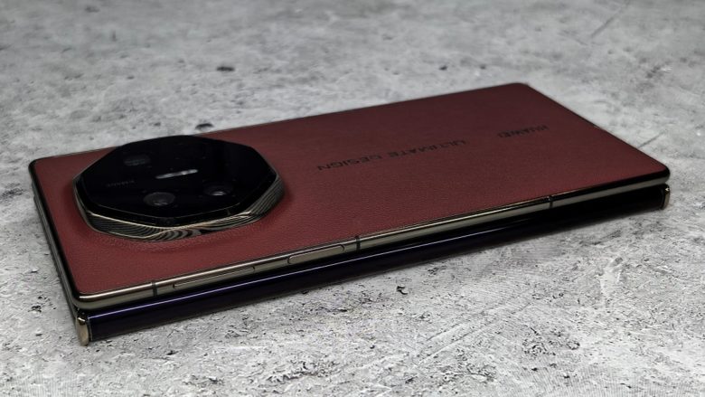 HUAWEI Mate XT ULTIMATE DESIGN