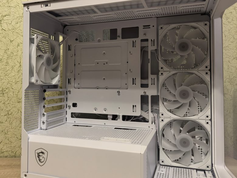 MSI MAG PANO M100R PZ WHITE