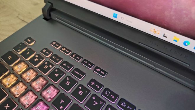 Обзор игрового ноутбука ASUS ROG Strix G18 2025