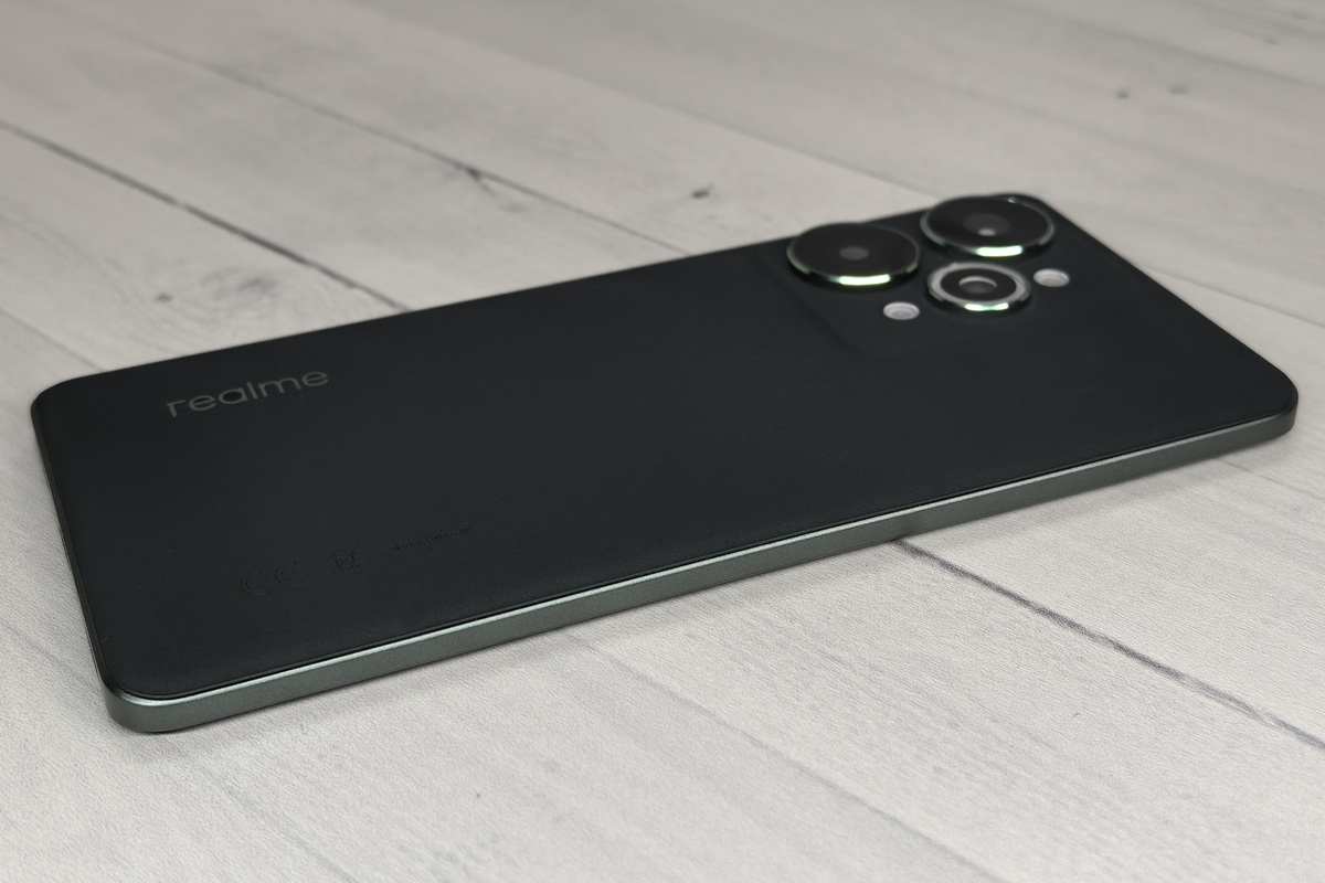 realme 15 Pro realme 15 Pro