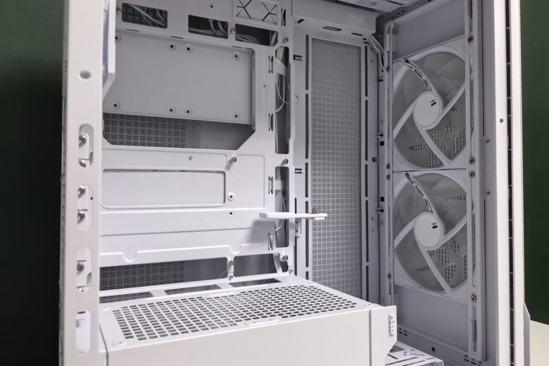 MSI MPG VELOX 300R AIRFLOW PZ