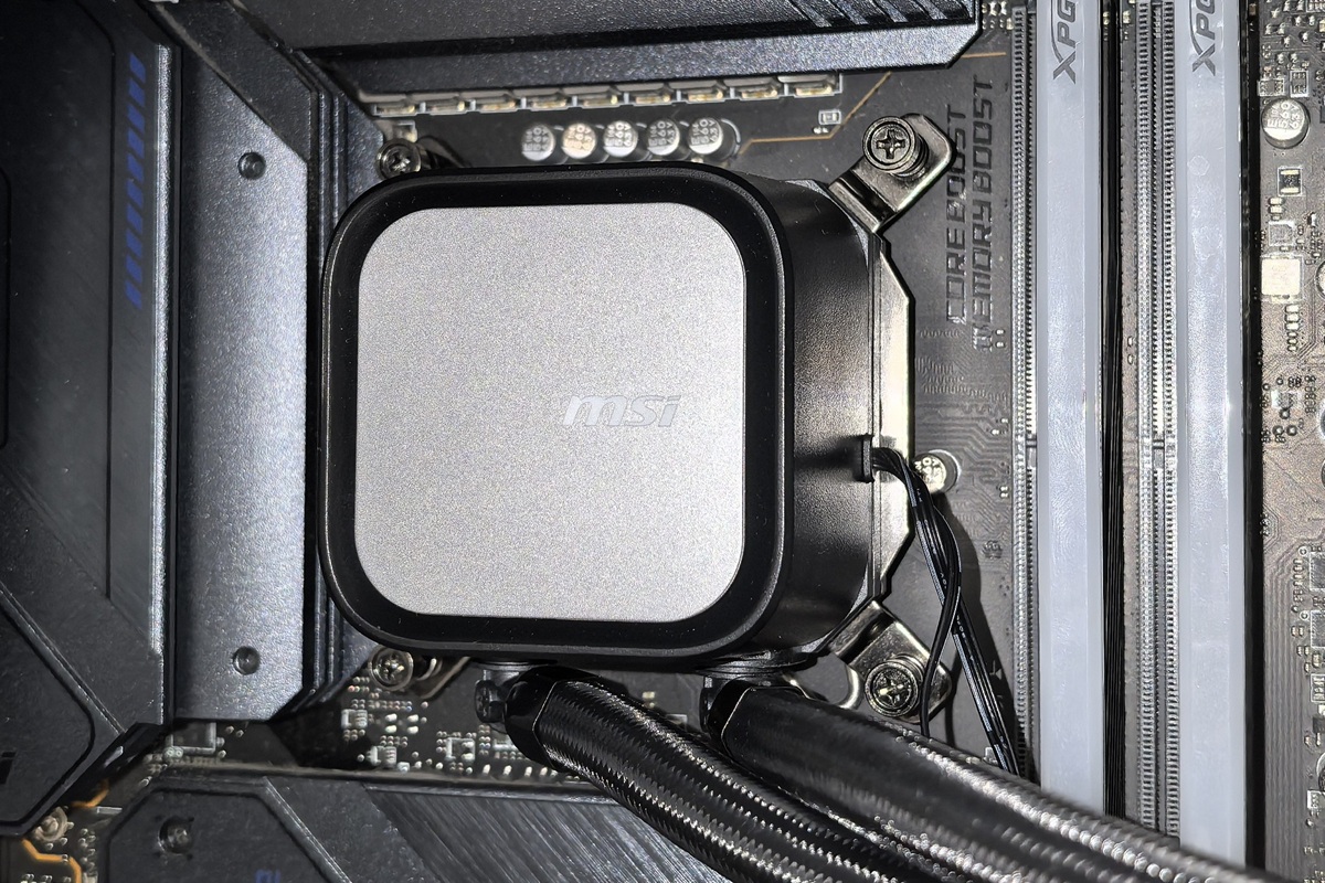 MSI MAG CoreLiquid A13 360 MSI MAG CoreLiquid A13 360
