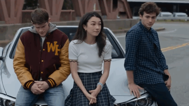 Кадр из сериала Общество