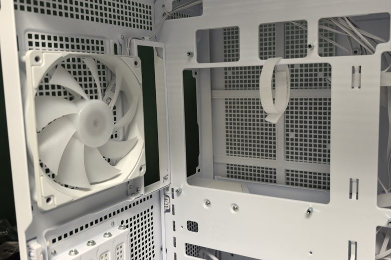 MSI MAG PANO M100R PZ WHITE