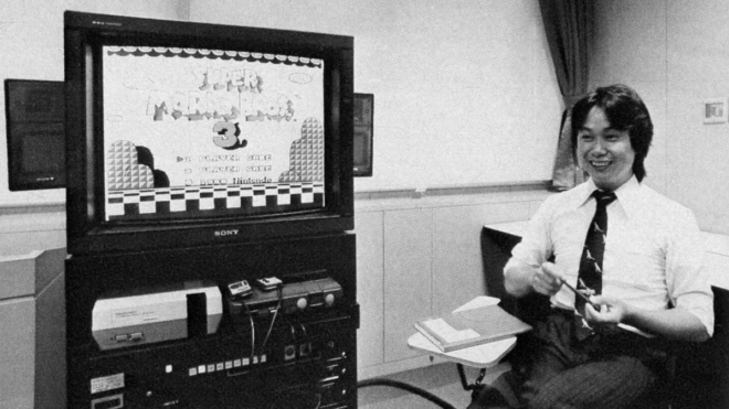 Сигэру Миямото демонстрирует Super Mario Bros. 3 (1998) Сигэру Миямото демонстрирует Super Mario Bros. 3 (1998)