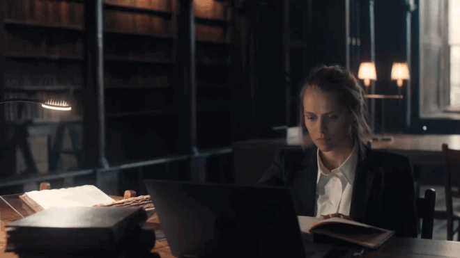 Кадр из сериала Открытие ведьм