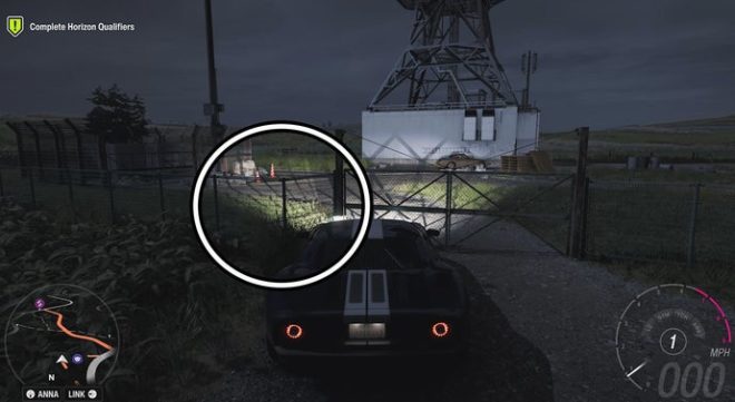 The fence you need to break to reach the Mazda RX-7 '85 in Forza Horizon 6 circled.