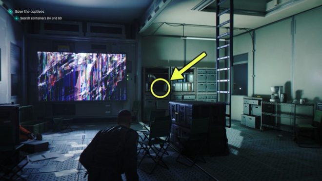 A screenshot from 007 First Light, highlighting the location of the Cruciform Key collectable in the Iceland militia base.