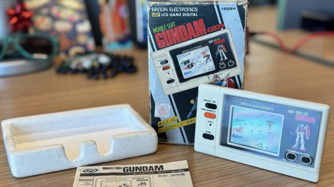 Электронная игра Mobile Suit Gundam от Bandai (1982) Электронная игра Mobile Suit Gundam от Bandai (1982)